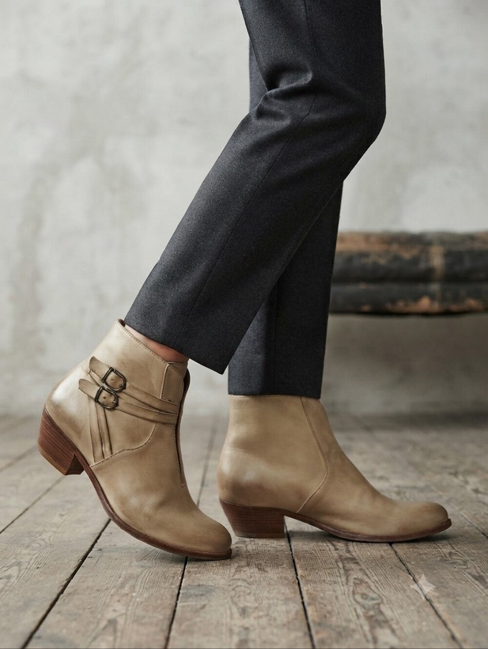 Giovanni Women's Beige Leather Boots